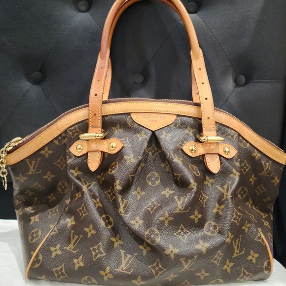 AUTHENTIC LOUIS VUITTON TIVOLI GM 💕🎁 - Picture 2 of 10